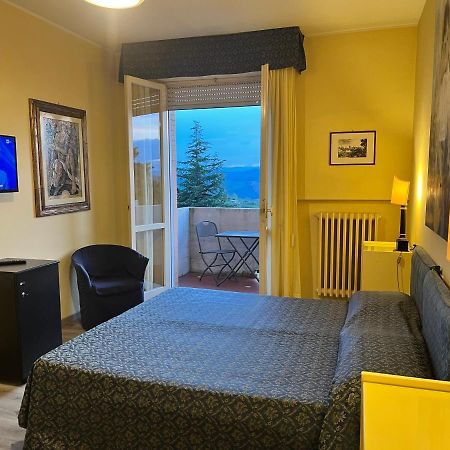Hotel & Residence Dei Duchi Ουρμπίνο Εξωτερικό φωτογραφία